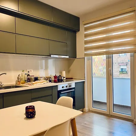 Jolie Center Τίρανα